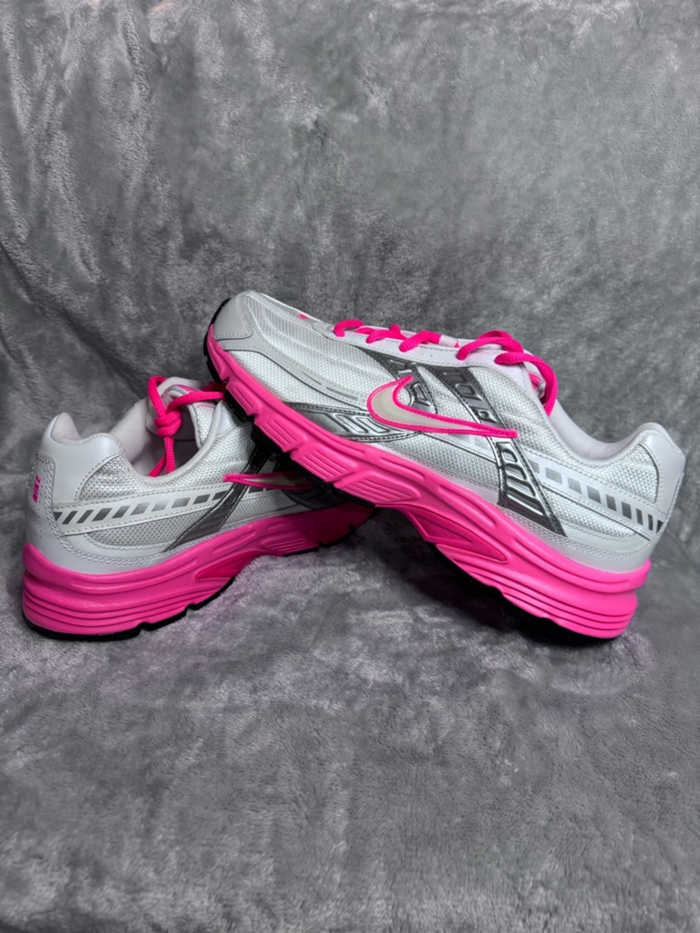 NWOB 👟 Nike White/Pink/Gray Sneakers - Picture 3 of 5